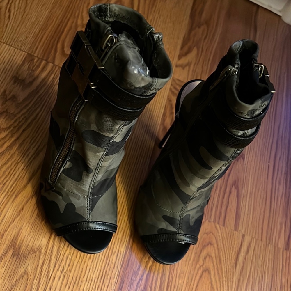 Army high heels super comfortable only used one time